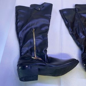 Black knee-high boots never been worn